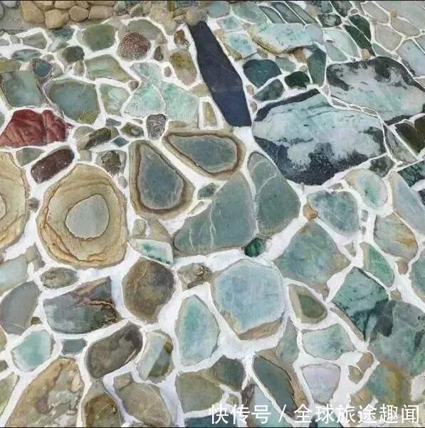 腾冲玉石市场迎来旺季 游客寻宝攻略大公开