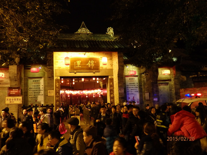 春节旅行新选择：云南暖冬与四川年味的终极PK