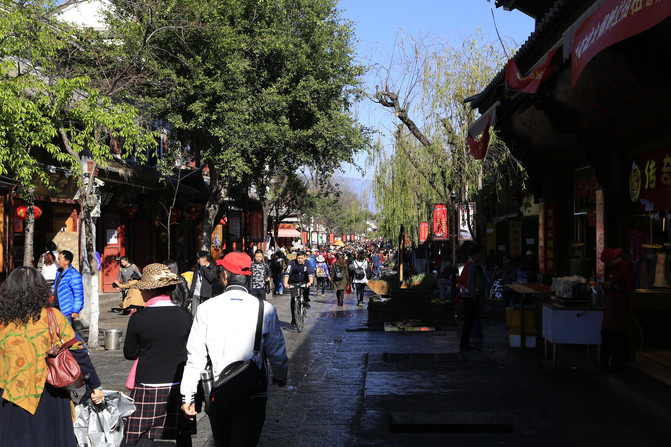 单亲爸爸的云南治愈之旅：大理古城与洱海的亲子时光