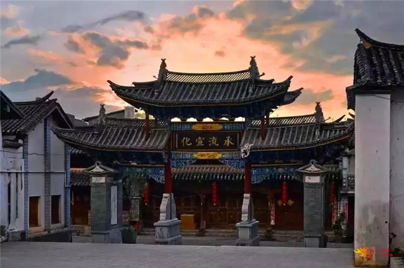 年轻姑娘云南赌石记：从好奇到收获的奇幻之旅
