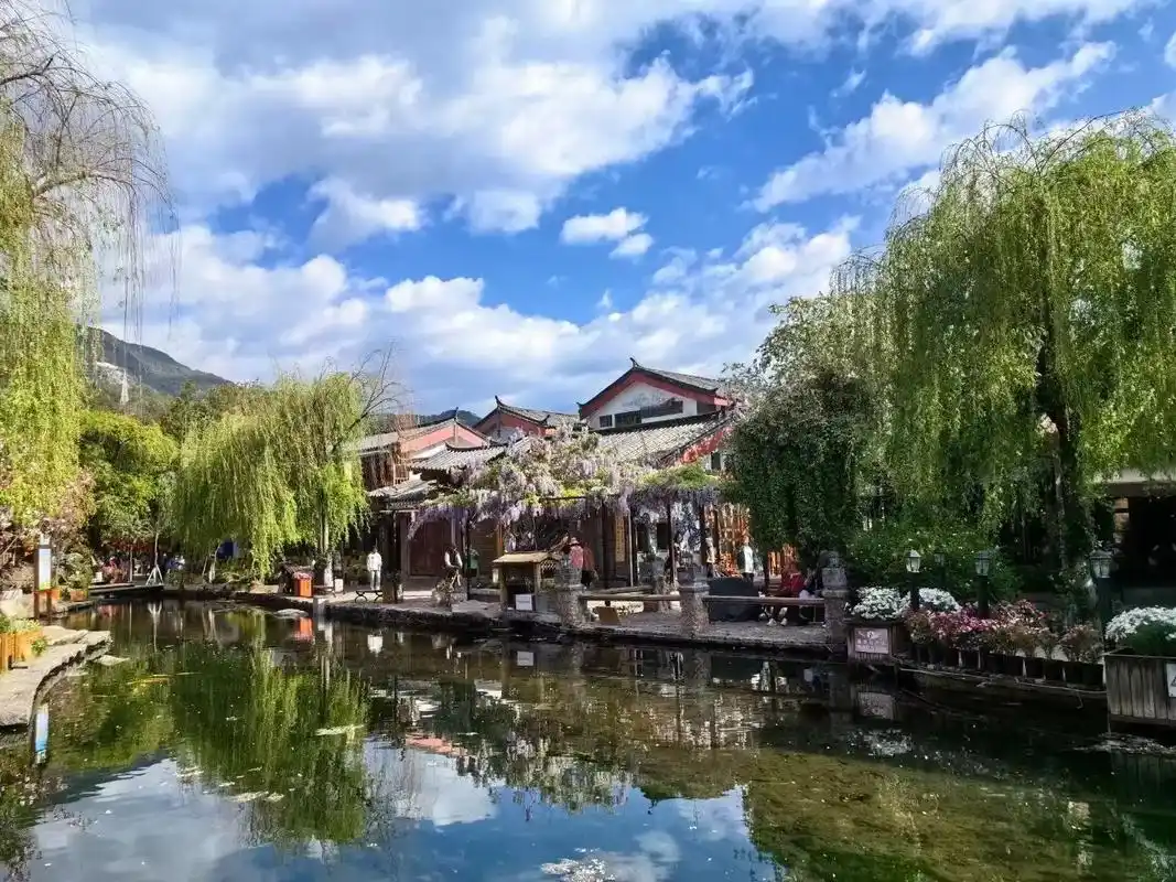 香格里拉早晚温差大，带件厚外套很有必要