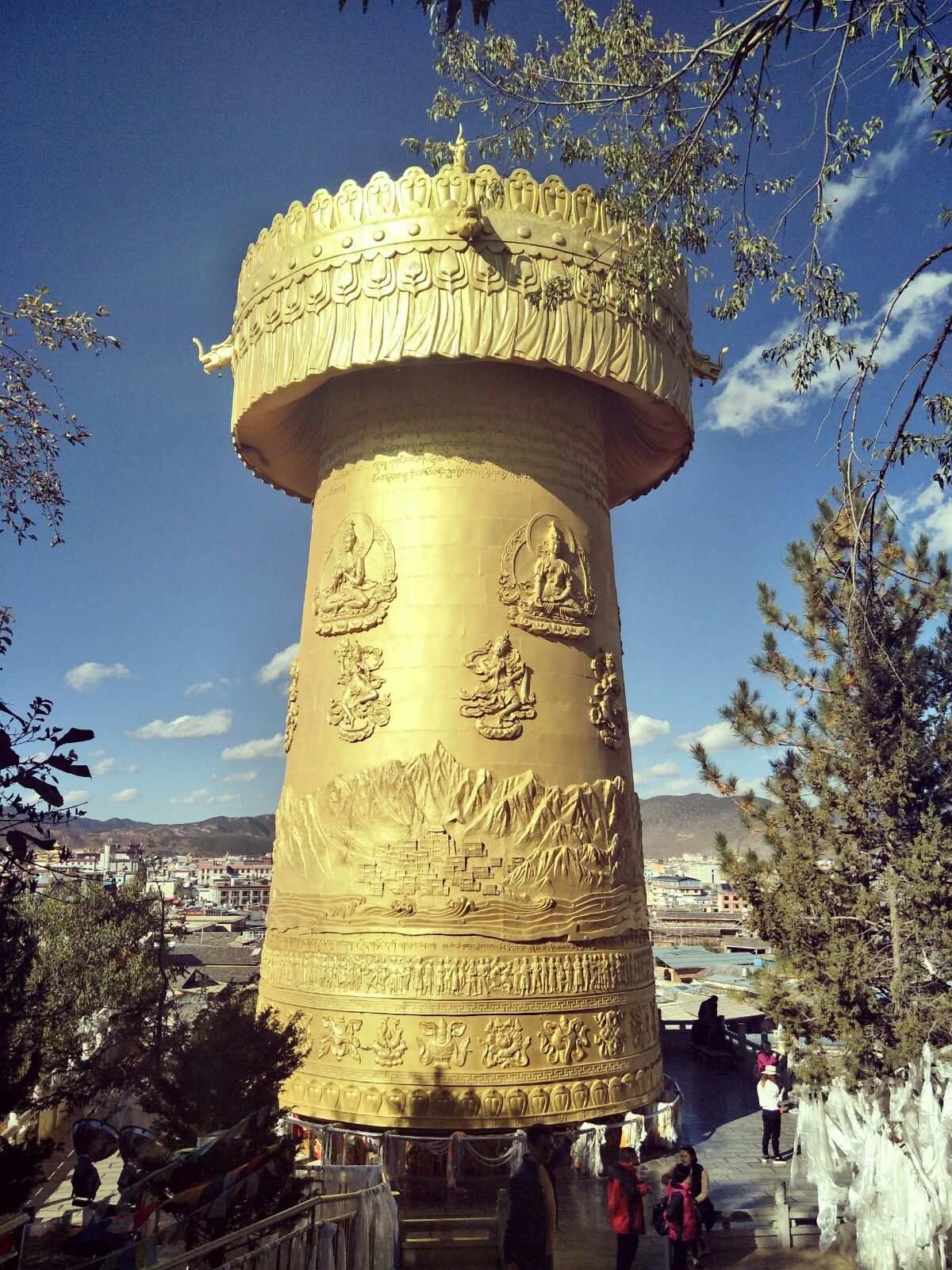 香格里拉转经筒：世界之最的信仰与风景